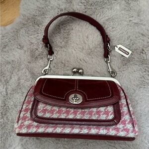 Vintage Coach houndstooth kiss lock shoulder bag